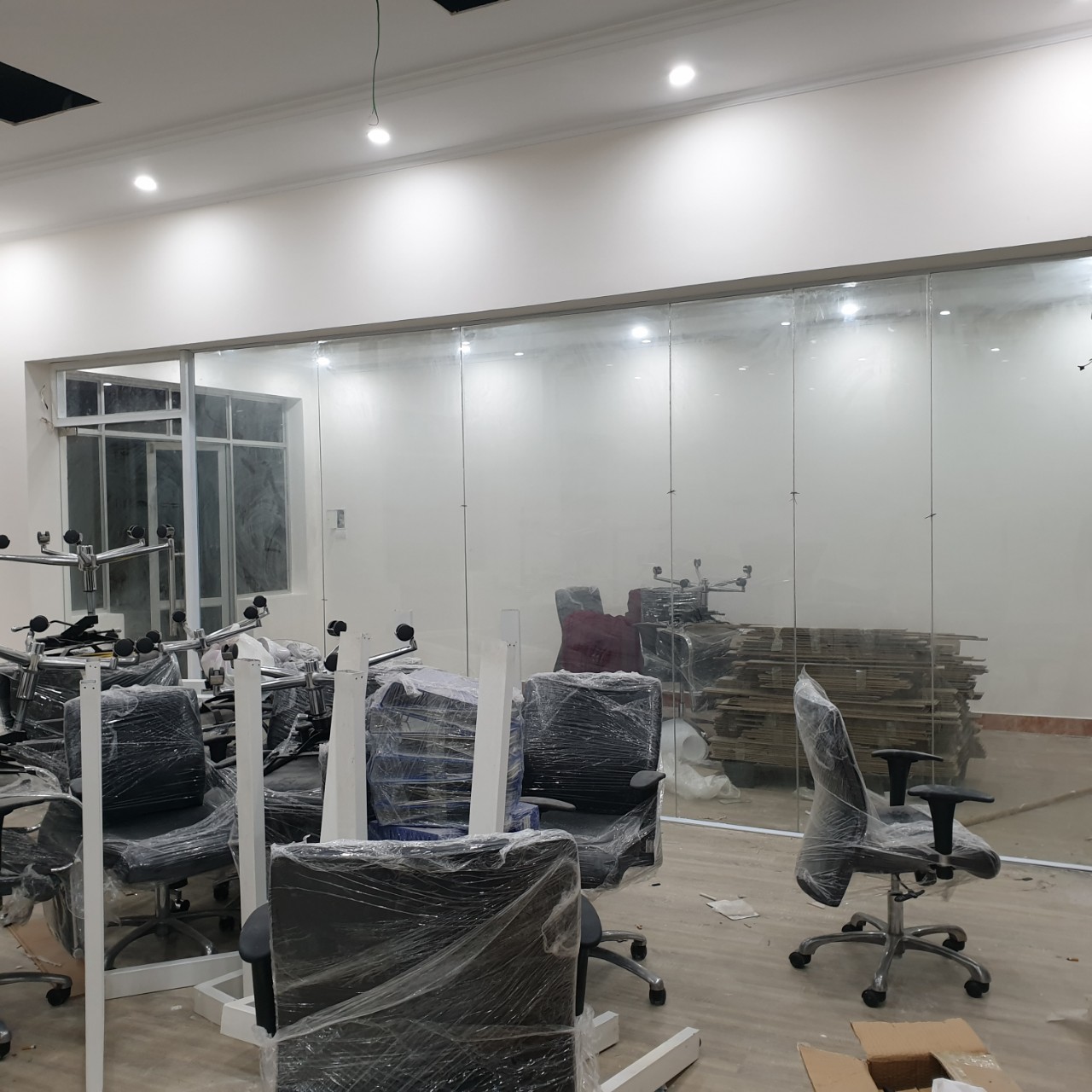 Thi công cửa kính + vách kính tại trường Đại học mỏ - địa chất